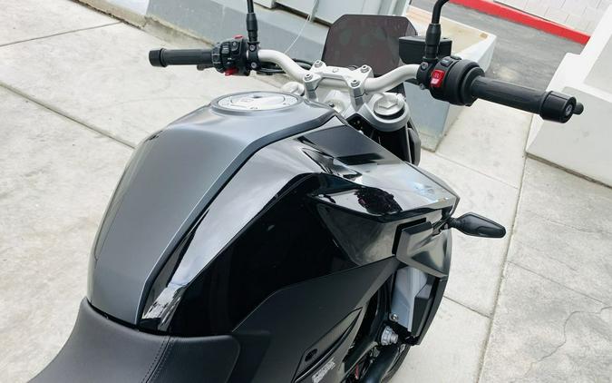 2024 BMW F 900 R Triple black