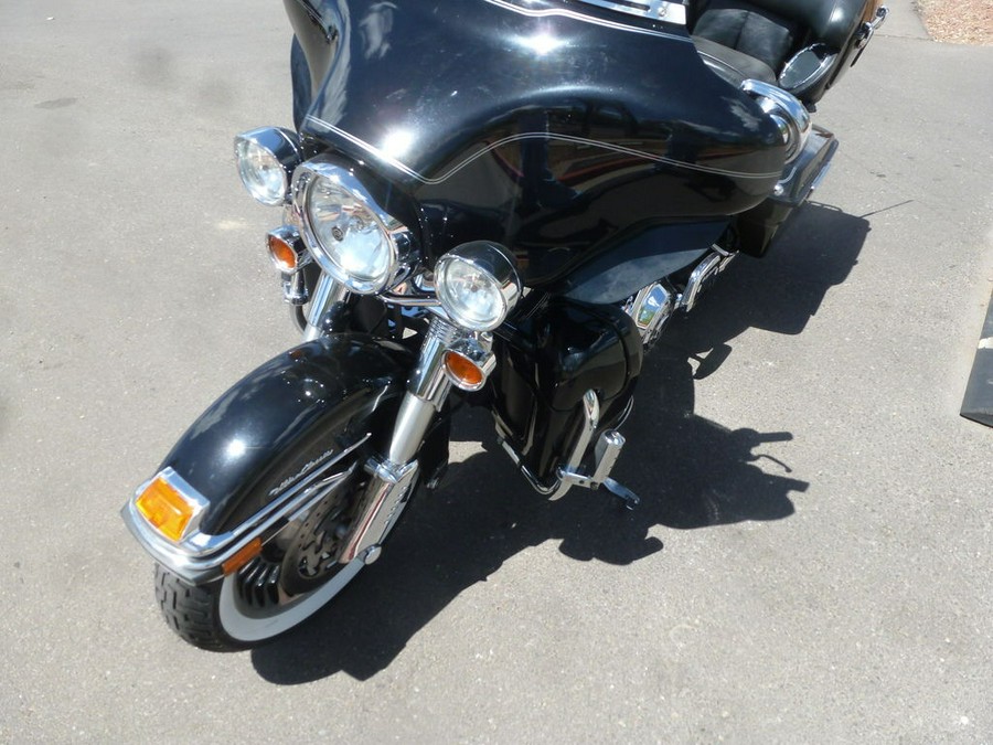 2010 Harley-Davidson® FLHTCU - Ultra Classic® Electra Glide