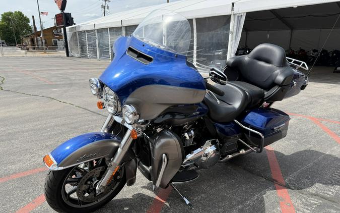 2017 Harley-Davidson® Ultra Limited Two-Tone Superior Blue/Billet Silver