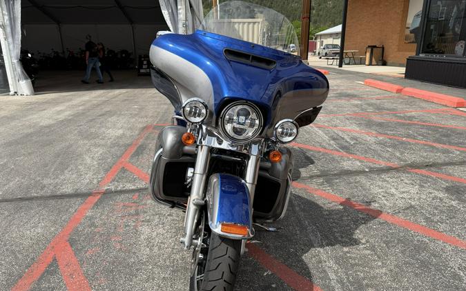 2017 Harley-Davidson® Ultra Limited Two-Tone Superior Blue/Billet Silver