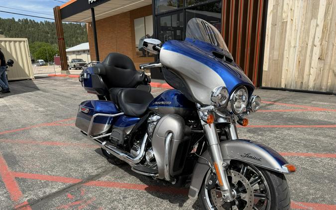 2017 Harley-Davidson® Ultra Limited Two-Tone Superior Blue/Billet Silver