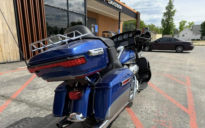 2017 Harley-Davidson® Ultra Limited Two-Tone Superior Blue/Billet Silver