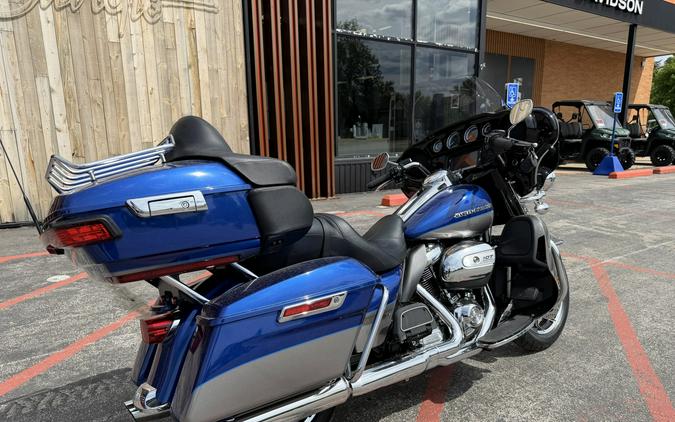 2017 Harley-Davidson® Ultra Limited Two-Tone Superior Blue/Billet Silver