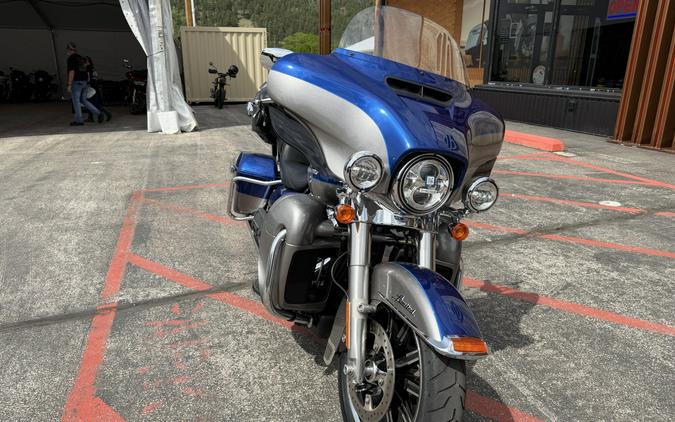 2017 Harley-Davidson® Ultra Limited Two-Tone Superior Blue/Billet Silver