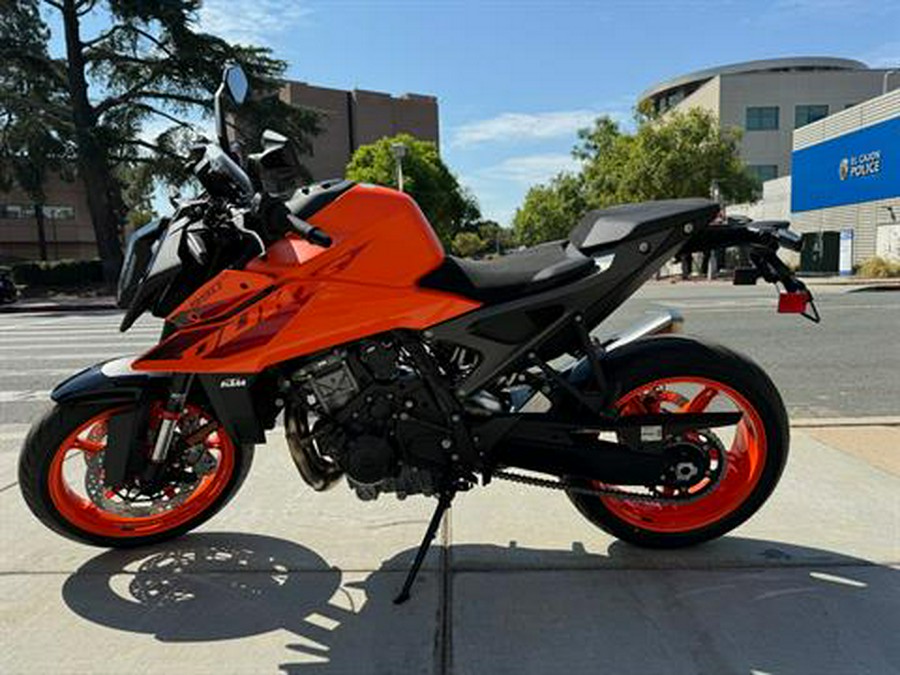 2024 KTM 990 Duke