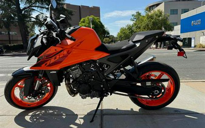 2024 KTM 990 Duke