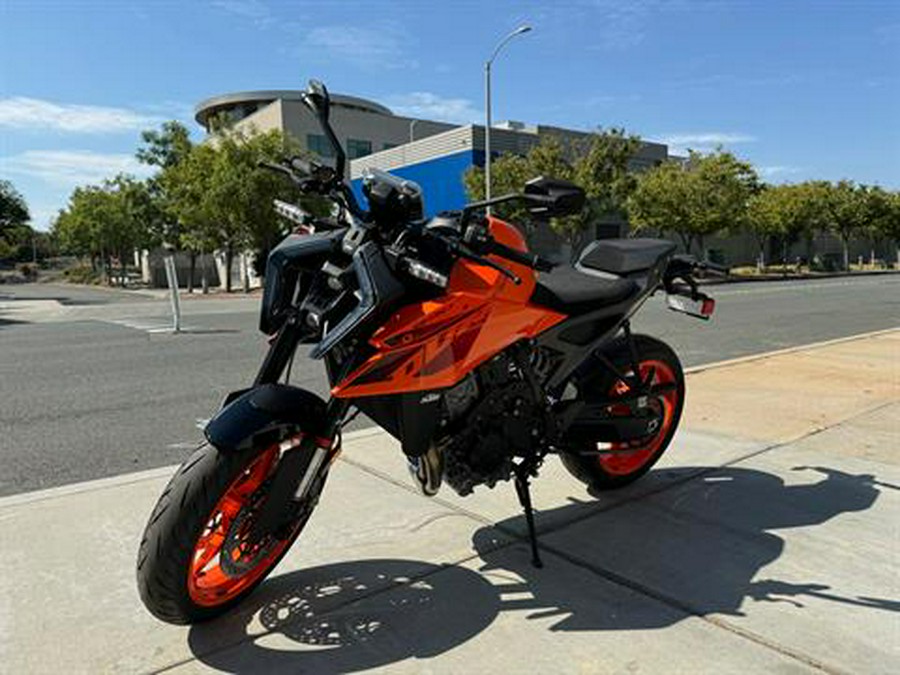 2024 KTM 990 Duke