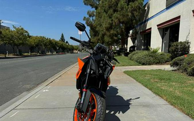 2024 KTM 990 Duke