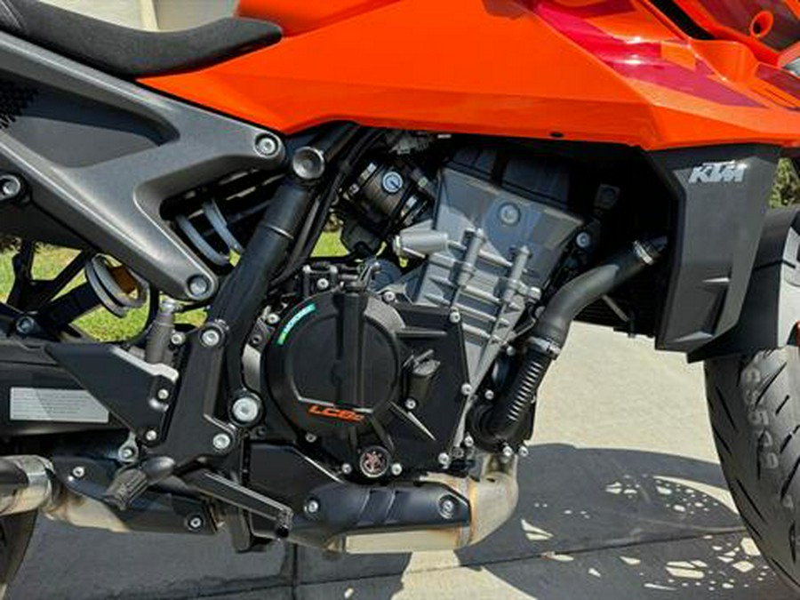 2024 KTM 990 Duke