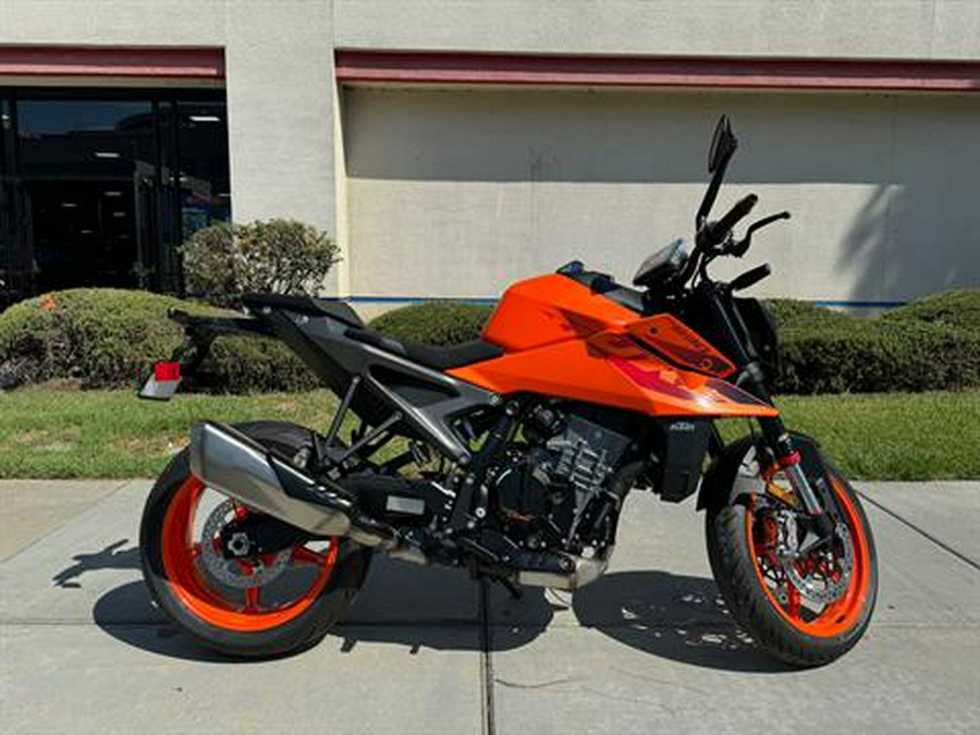 2024 KTM 990 Duke