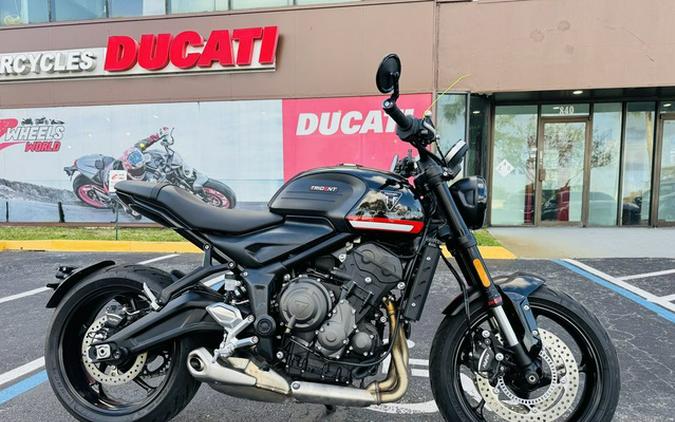2024 Triumph Trident 660 Sapphire Black
