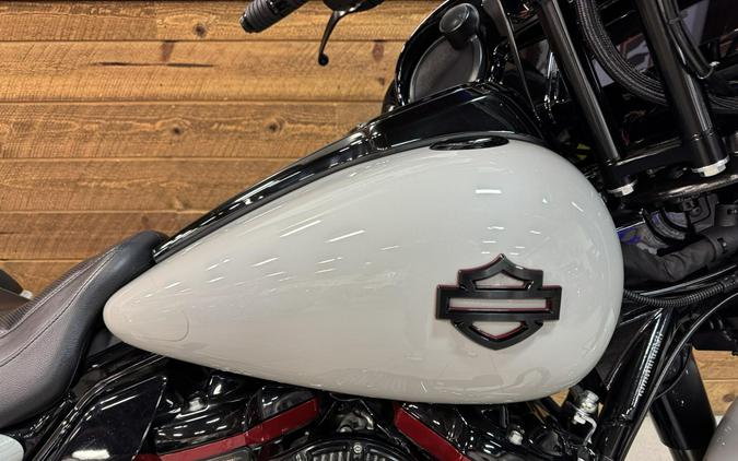 2020 Harley-Davidson® CVO™ Street Glide® Sand Dune FLHXSE