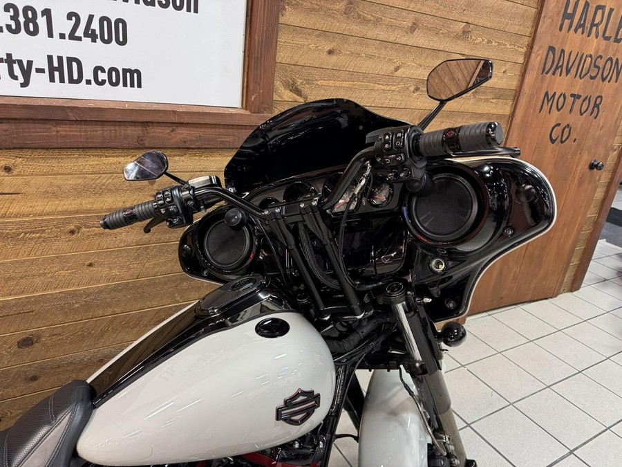 2020 Harley-Davidson® CVO™ Street Glide® Sand Dune FLHXSE