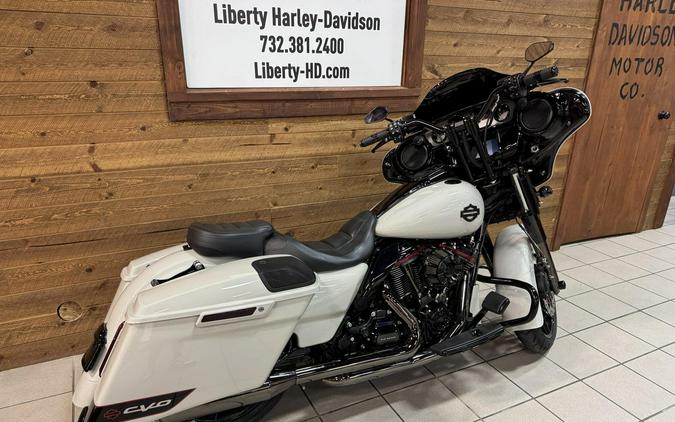 2020 Harley-Davidson® CVO™ Street Glide® Sand Dune FLHXSE