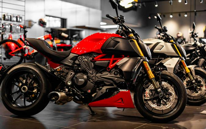 2024 Ducati Streetfighter V4 S Dark Stealth