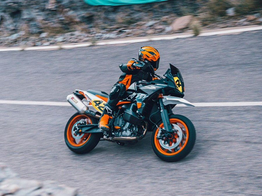 2024 KTM SMT 890