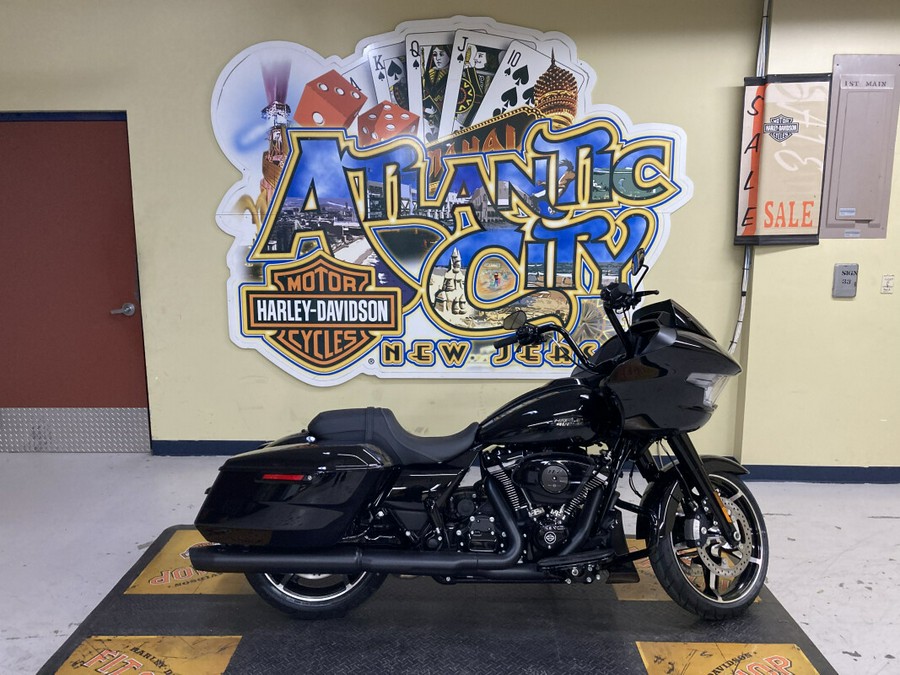 2024 Harley-Davidson Road Glide® Vivid Black - Black Finish