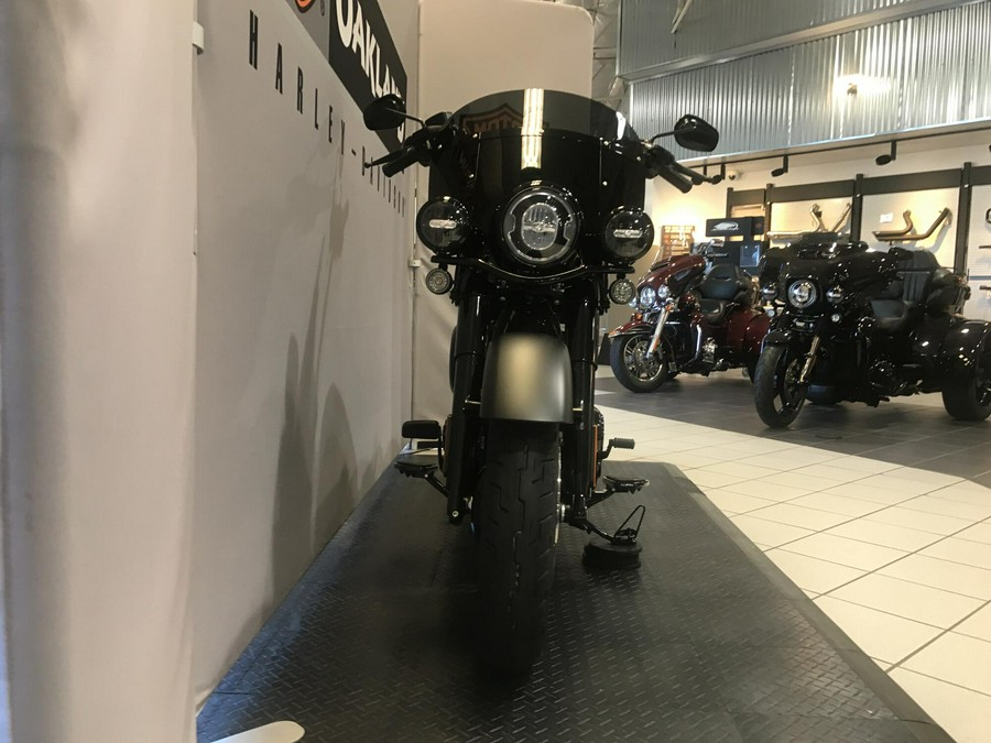 Harley-Davidson® Deadwood™ 2026