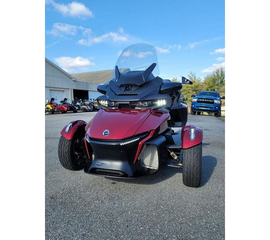 2023 Can-Am® Spyder RT Limited Dark Wheels