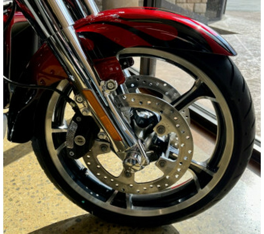 Dante’s Red Fade 2022 Harley-Davidson CVO™ Tri Glide FLHTCUTGSE