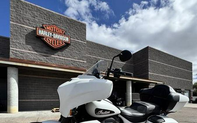 2021 Indian Motorcycle® Roadmaster® Dark Horse® Thunder Black Smoke