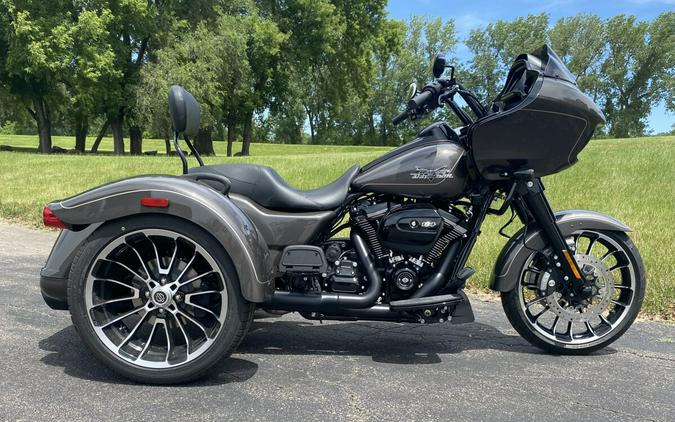 2023 Harley-Davidson Road Glide Gray Haze - Black Finish