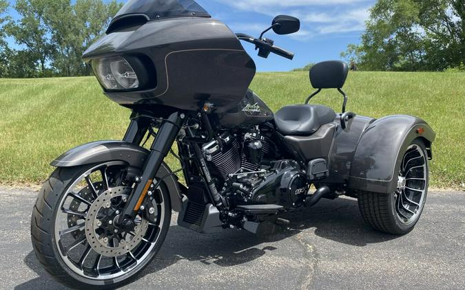 2023 Harley-Davidson Road Glide Gray Haze - Black Finish