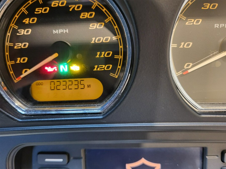 2017 Harley-Davidson Electra Glide® Ultra Classic® Billet Silver FLHTCU