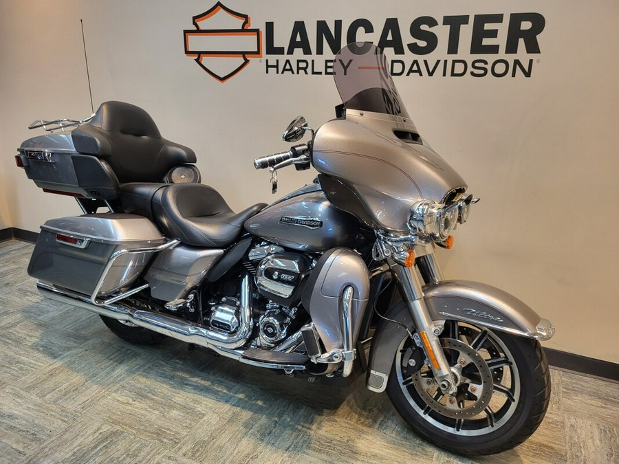 2017 Harley-Davidson Electra Glide® Ultra Classic® Billet Silver FLHTCU