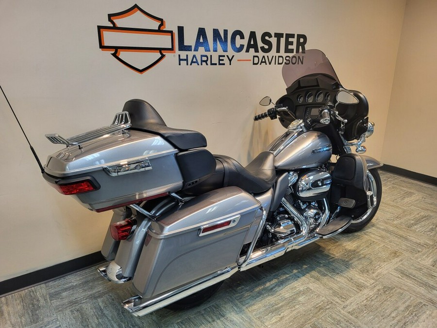 2017 Harley-Davidson Electra Glide® Ultra Classic® Billet Silver FLHTCU