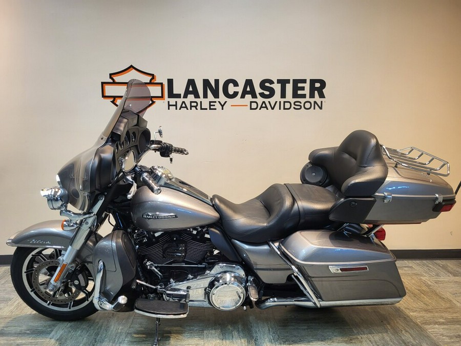 2017 Harley-Davidson Electra Glide® Ultra Classic® Billet Silver FLHTCU