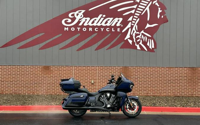 2024 Indian Motorcycle® Pursuit® Dark Horse® (w/ PowerBand Audio)