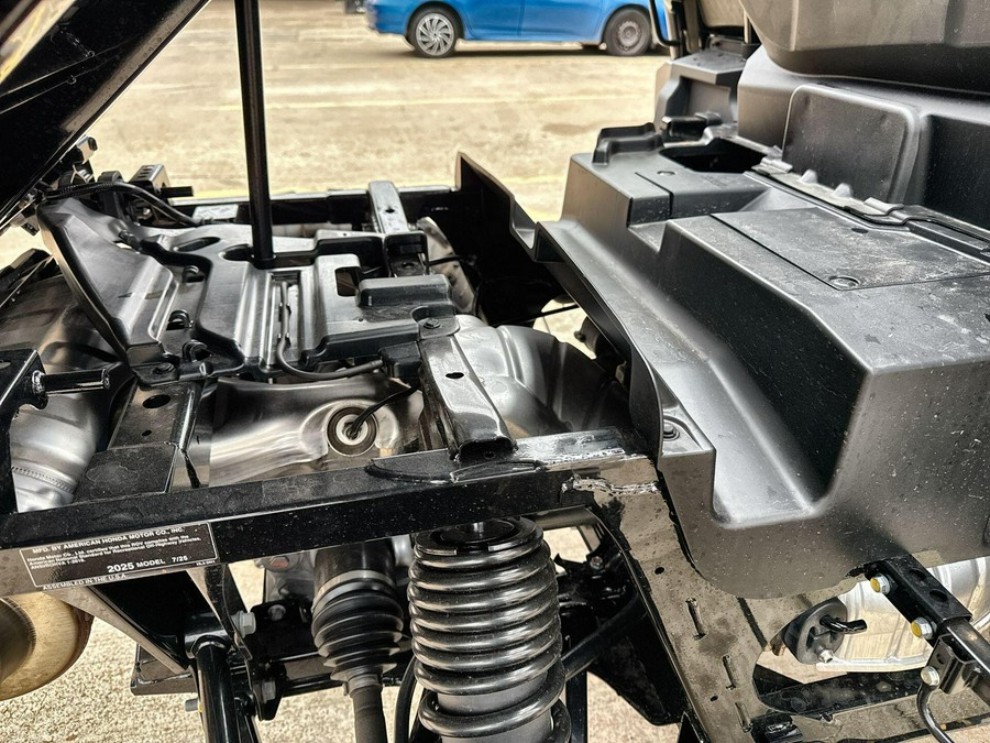 2025 Honda PIONEER 1000-6 DLX CREW