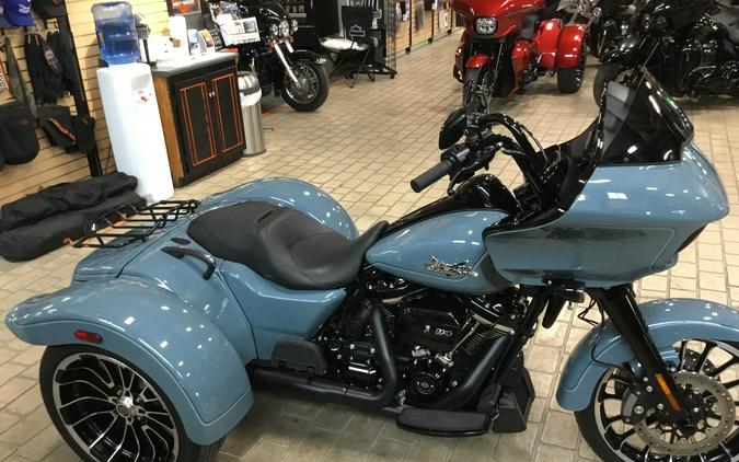 2024 Harley-Davidson® Road Glide® 3 Sharkskin Blue - Black Finish