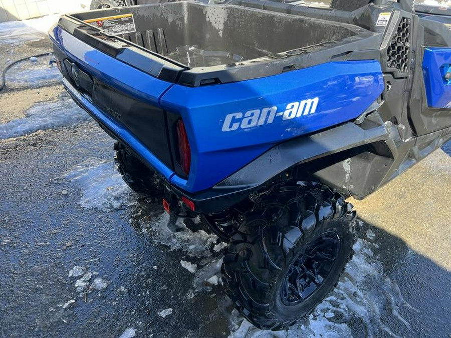 2023 Can-Am® Commander XT 700