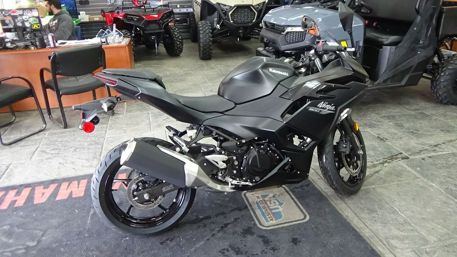 2026 Kawasaki Ninja® 500