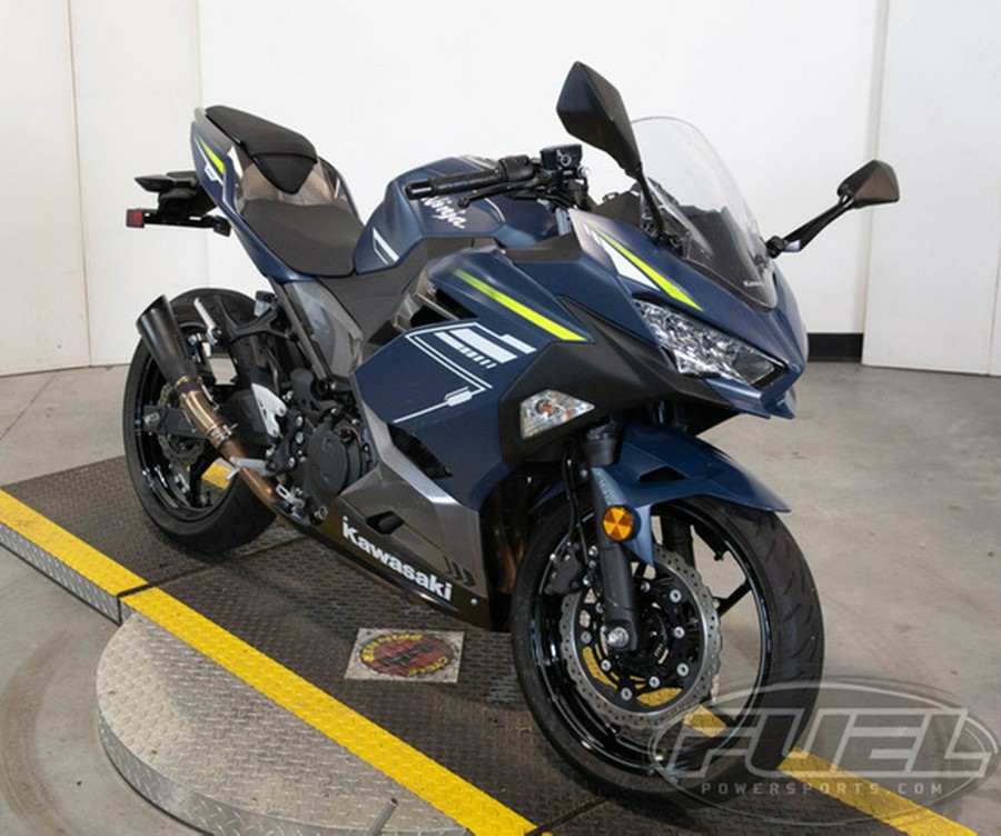 2022 Kawasaki Ninja 400 ABS Metallic Matte Blue/Metallic Graphi