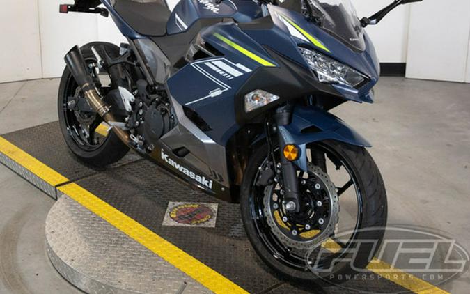 2022 Kawasaki Ninja 400 ABS Metallic Matte Blue/Metallic Graphi