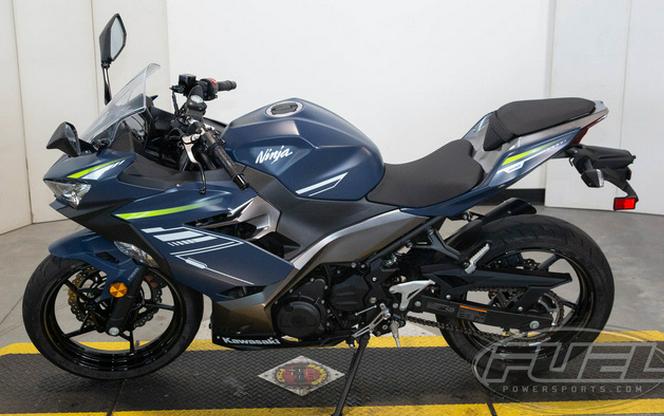 2022 Kawasaki Ninja 400 ABS Metallic Matte Blue/Metallic Graphi