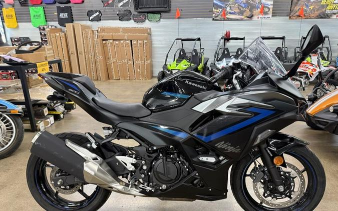 2025 Kawasaki NINJA 500 KRT SE ABS