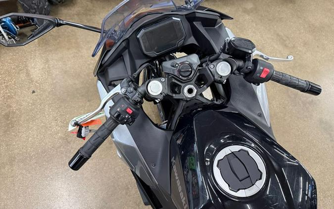 2025 Kawasaki NINJA 500 KRT SE ABS