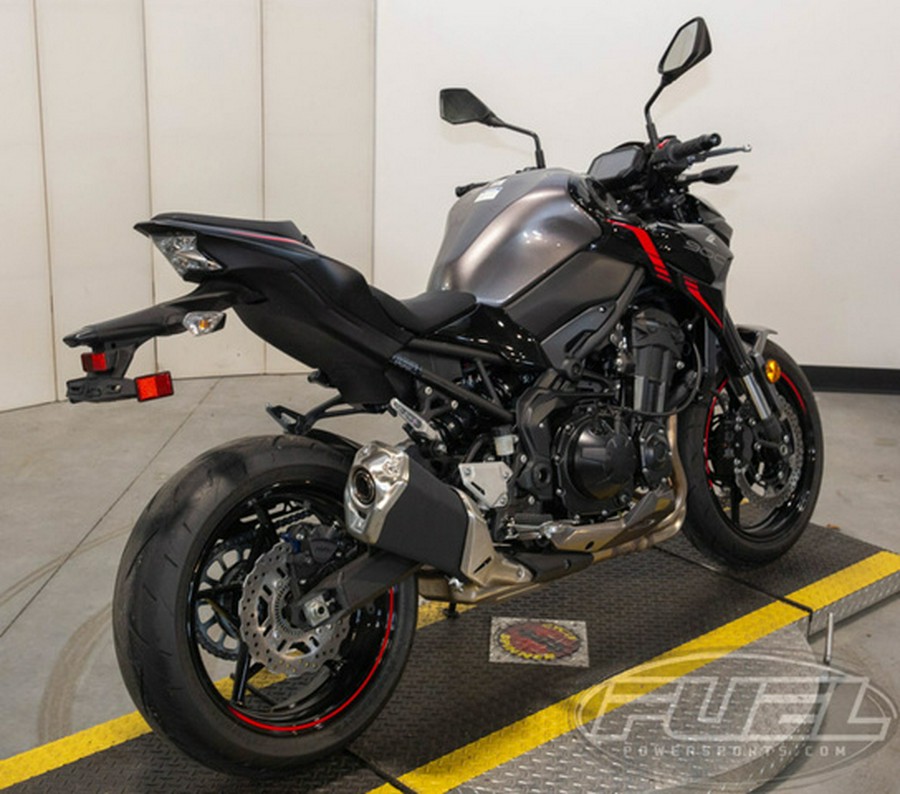 2023 Kawasaki Z900 ABS Metallic Phantom Silver/Metallic Carbon G