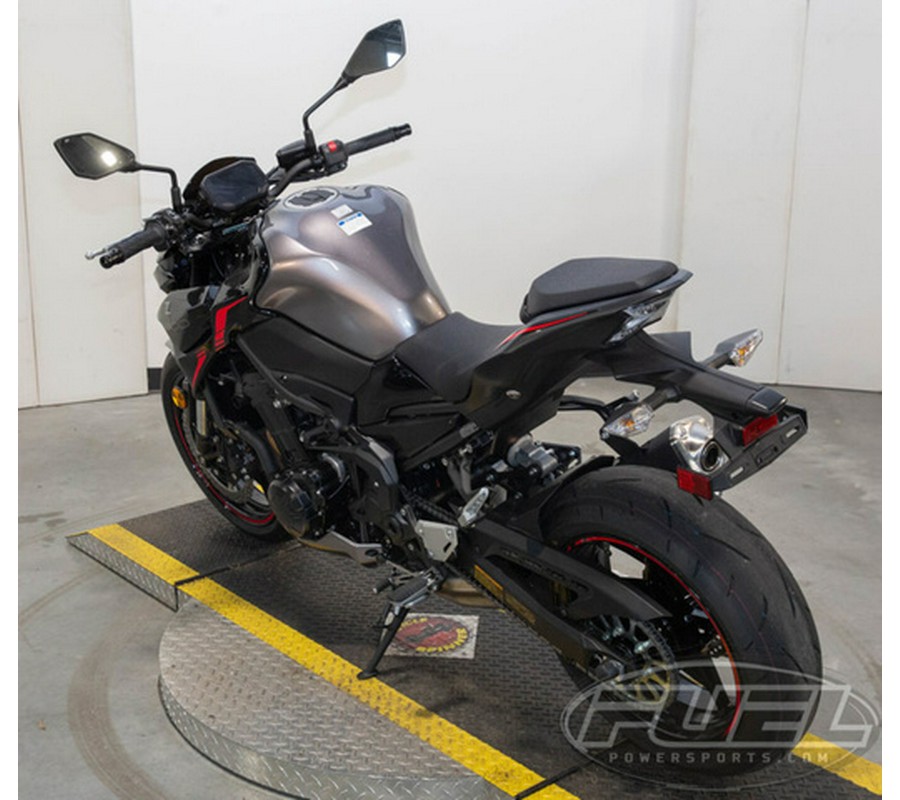 2023 Kawasaki Z900 ABS Metallic Phantom Silver/Metallic Carbon G