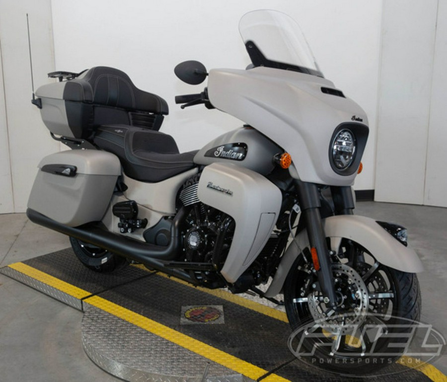 2023 Indian Roadmaster Dark Horse Silver Quartz Smoke