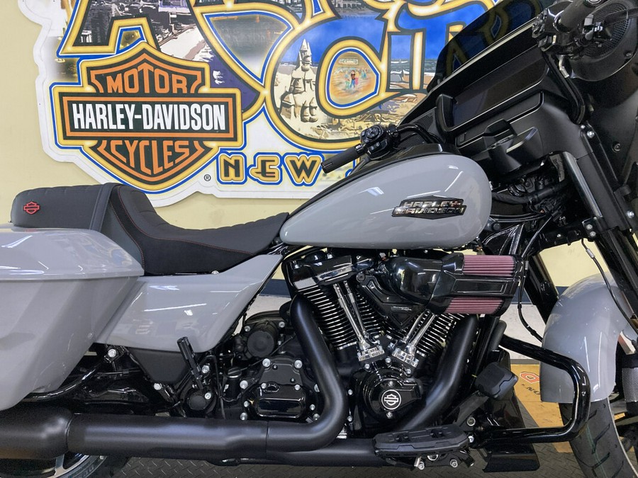 2024 Harley-Davidson Street Glide® Billiard Gray / ST Package with Tab mufflers.