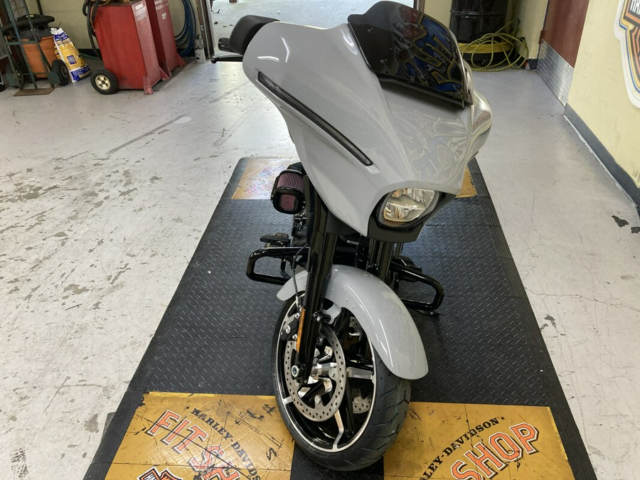 2024 Harley-Davidson Street Glide® Billiard Gray / ST Package with Tab mufflers.