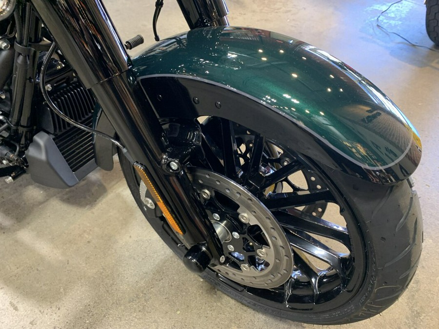 Harley-Davidson® Freewheeler® 2024 FLRT Alpine Green / Vivid Black