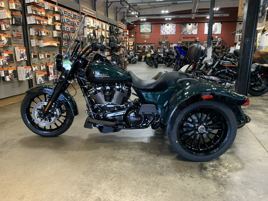 Harley-Davidson® Freewheeler® 2024 FLRT Alpine Green / Vivid Black