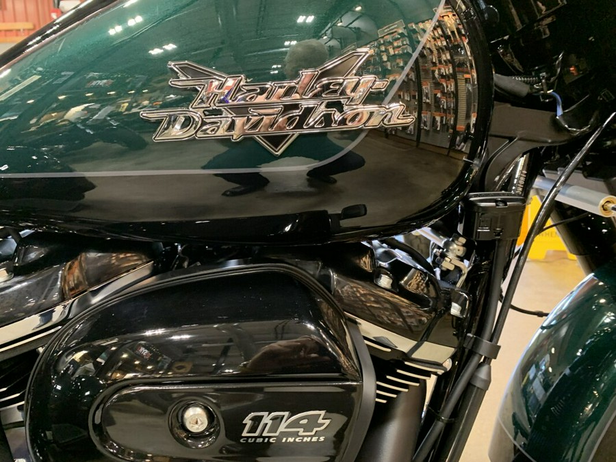 Harley-Davidson® Freewheeler® 2024 FLRT Alpine Green / Vivid Black