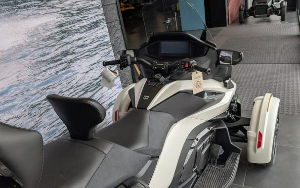 2026 Can-Am RD SPYDER RT STS 1330 SE6 WH SE 26 Base